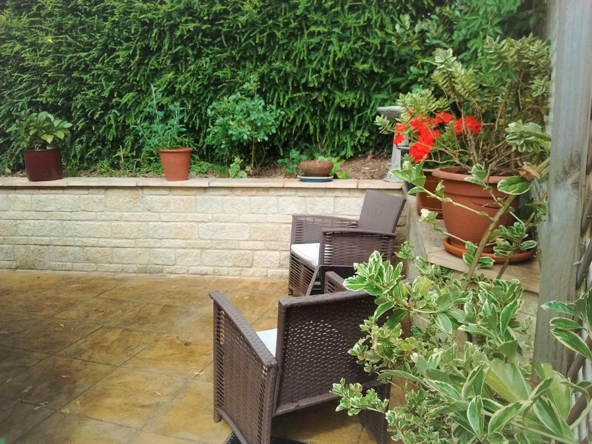 Bed and Breakfast Sunny Patch Stroud  Esterno foto